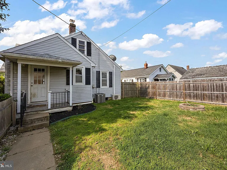 101 Curtis Ave — Photo 16