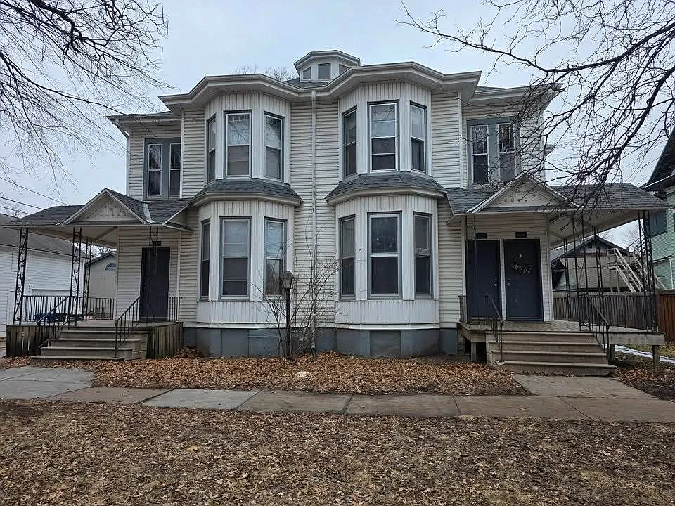 2 bed, $925 — Photo 1