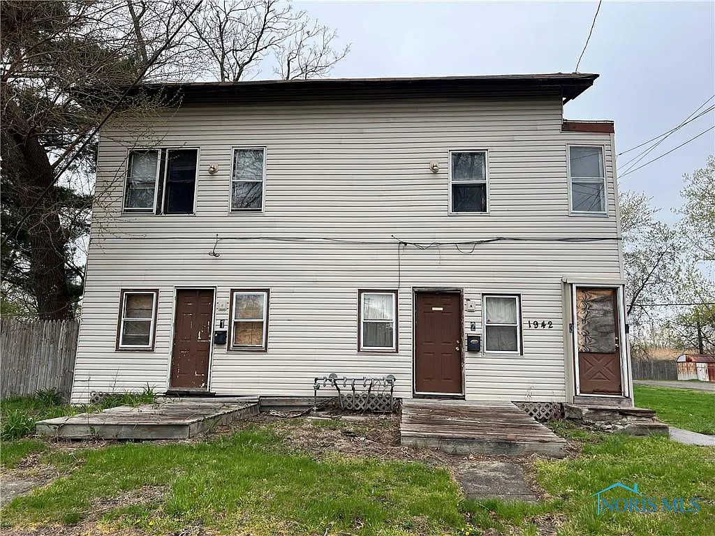 1942 Airline Ave photo 1