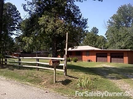 Front of house : Surrounded by beautiful trees