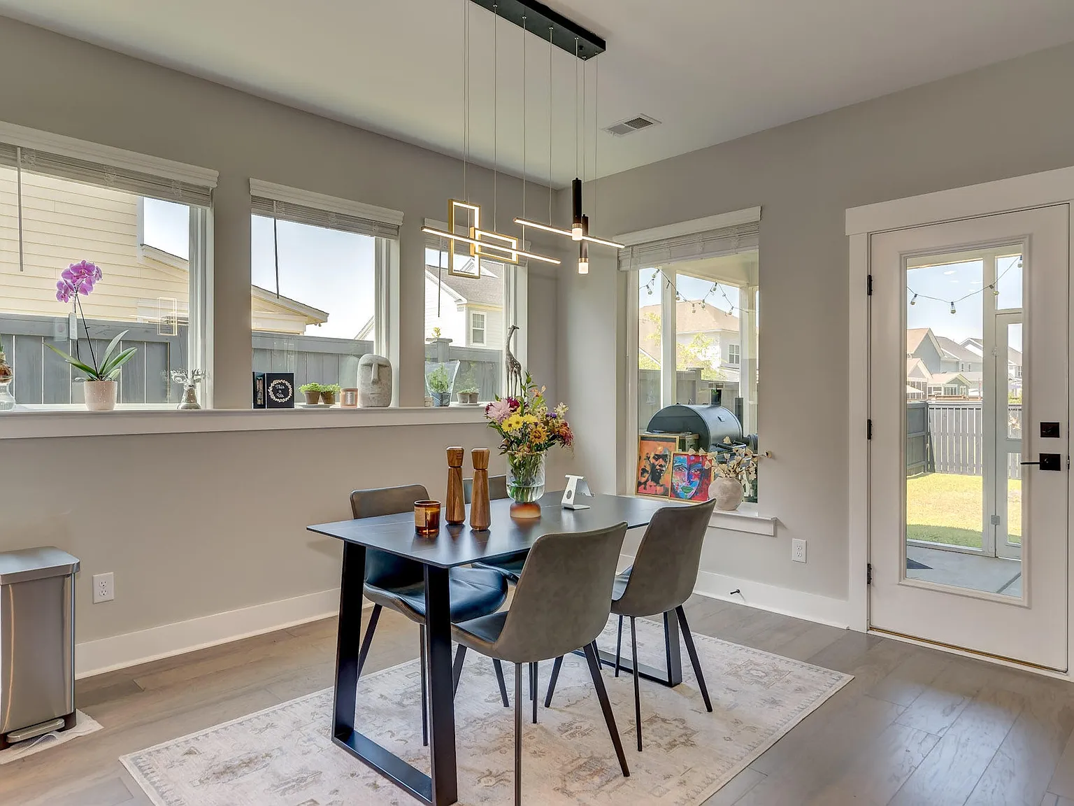 3 bed, 2.5 bath, 2058 sqft, $3,200 — Photo 4