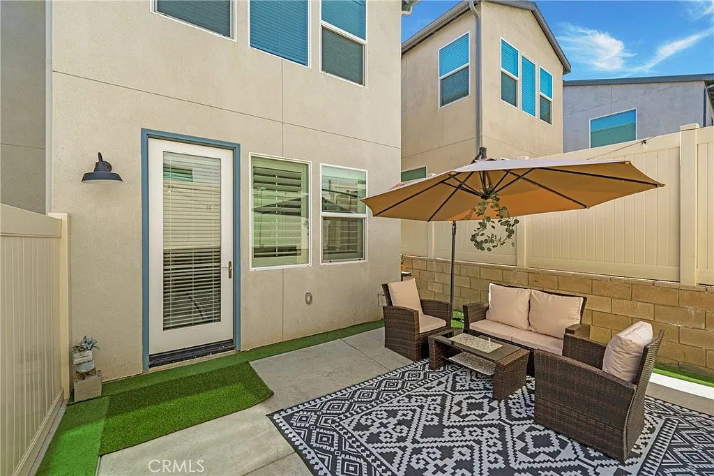 4 bed, 2068 sqft, $3,650 — Photo 3