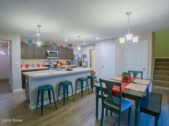 4th image of 304 Windsong Ct
