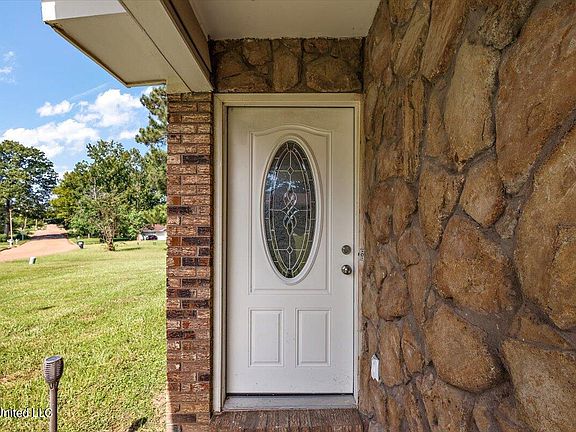 2nd image of 5384 Brookhollow Dr