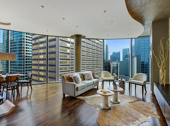 3rd image of 600 N Fairbanks Ct Unit 2601