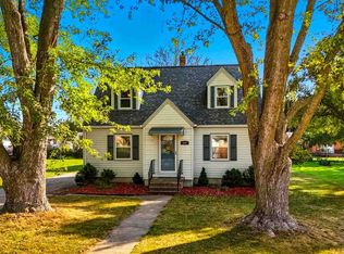 608 5th St, Kalona, IA 52247