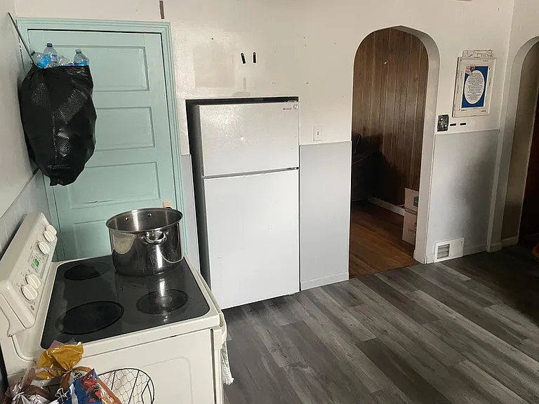 2105 Military Rd — Photo 3
