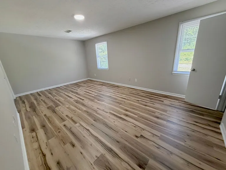 249 Iris Ln — Photo 10