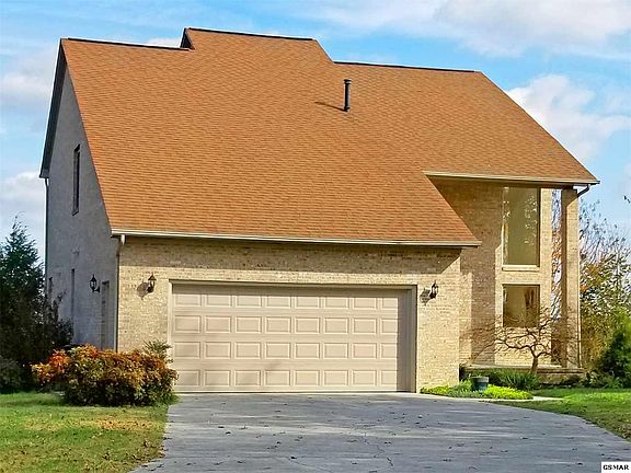 2nd image of 970 Holly Oaks Ln