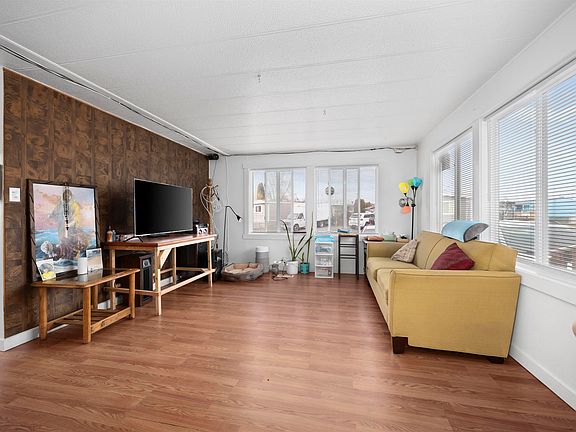 4th image of 925 N Elm Ave Space 36
