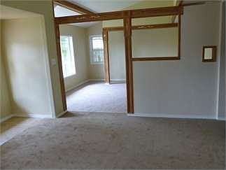 4th image of 213 W Barbara St