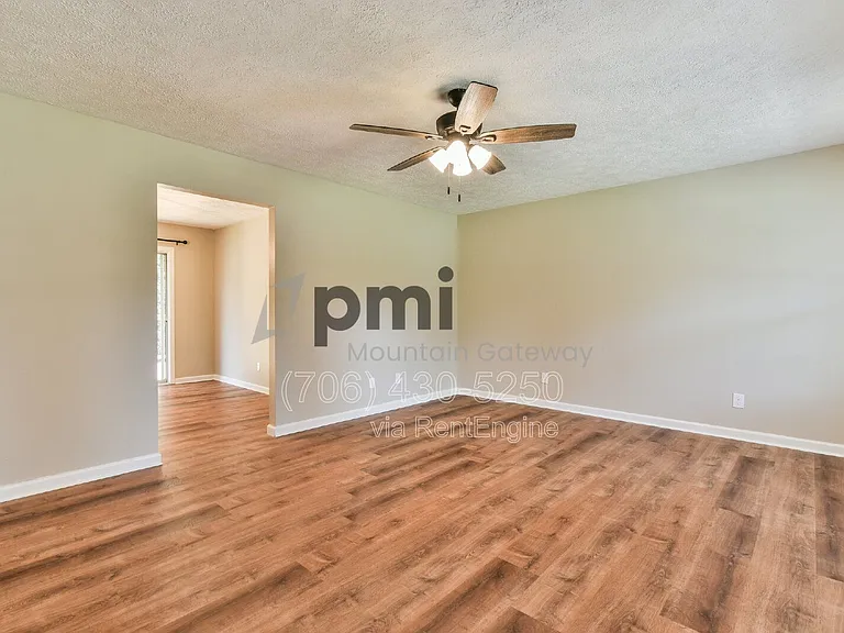 138 Sunset Oaks Dr — Photo 2