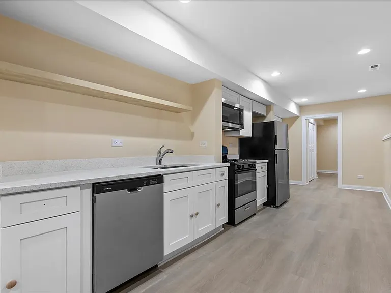 1635 N Ashland Ave #G — Photo 10