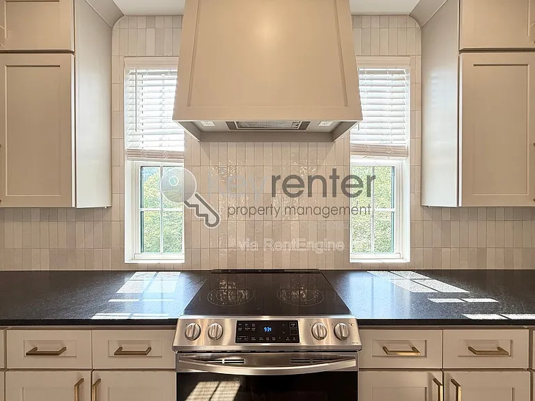 1072 Amelia Ct — Photo 9