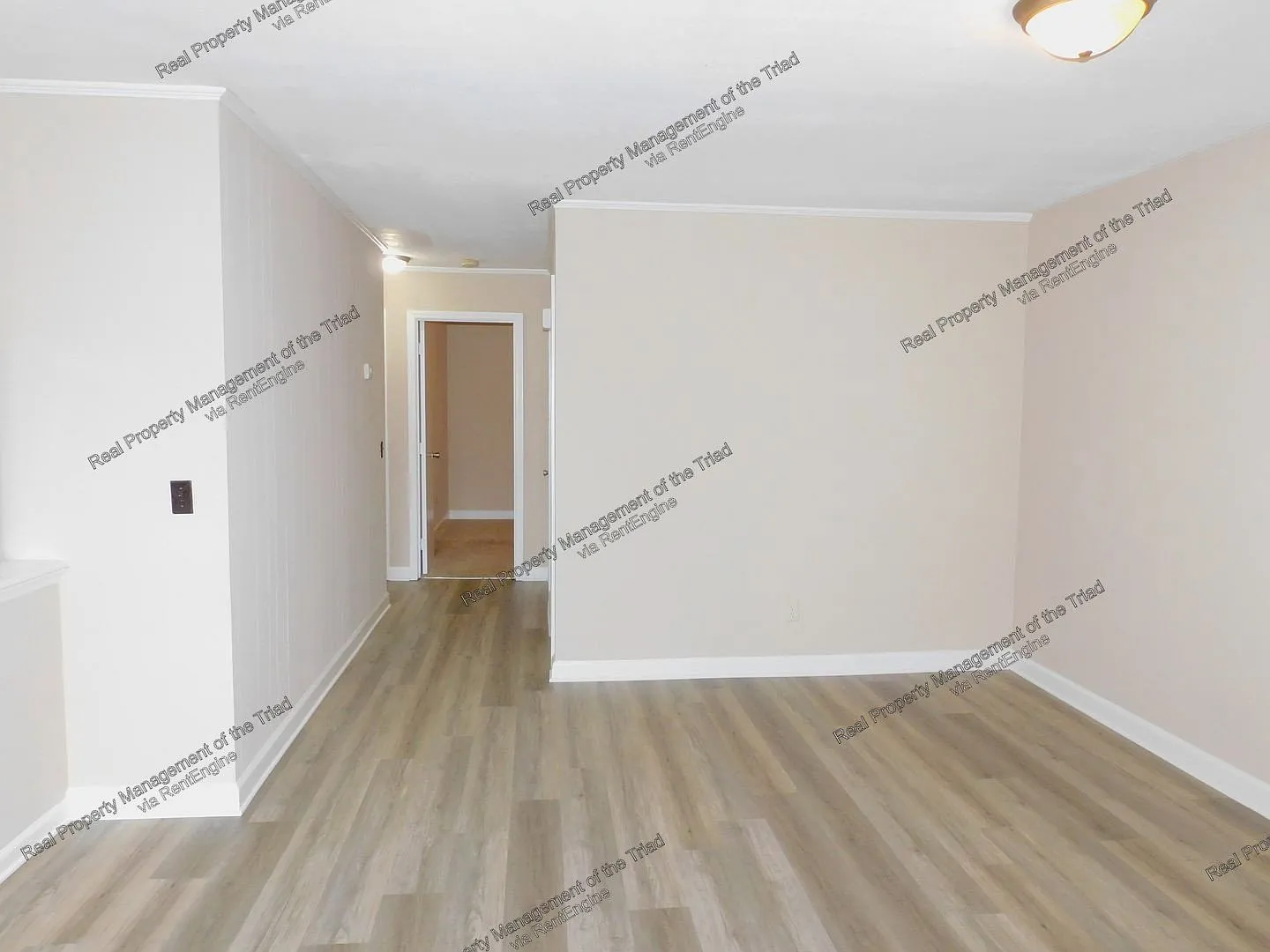 3 bed, 1.0 bath, 975 sqft, $1,100 — Photo 3