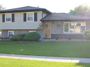10564 S Sun Valley Ct, Palos Hills, IL