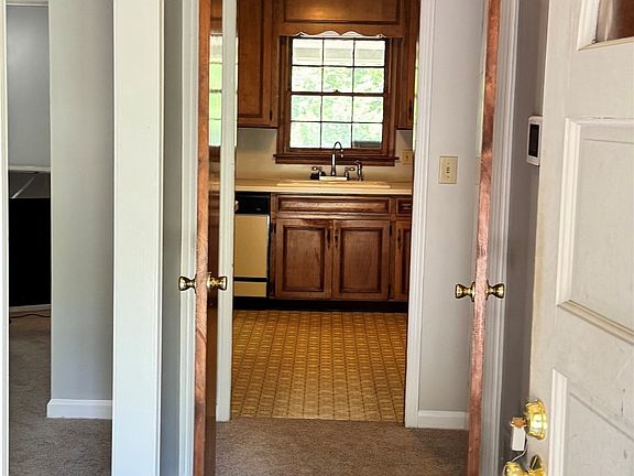 5th image of 3041 Willow Lane Dr