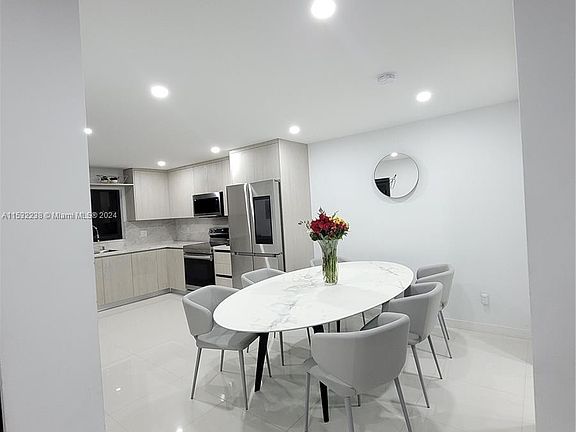4th image of 2415 W 67th Pl #11-8