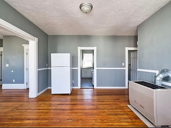 3rd image of 36 Kane St #3