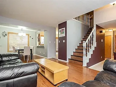 135 Cassin Cres — Photo 3