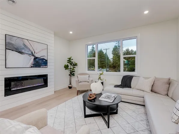 960 Jenkins Ave #111, Langford, BC V9B 2N7