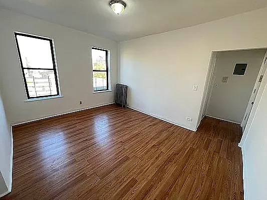1 bed, $1,996 — Photo 3