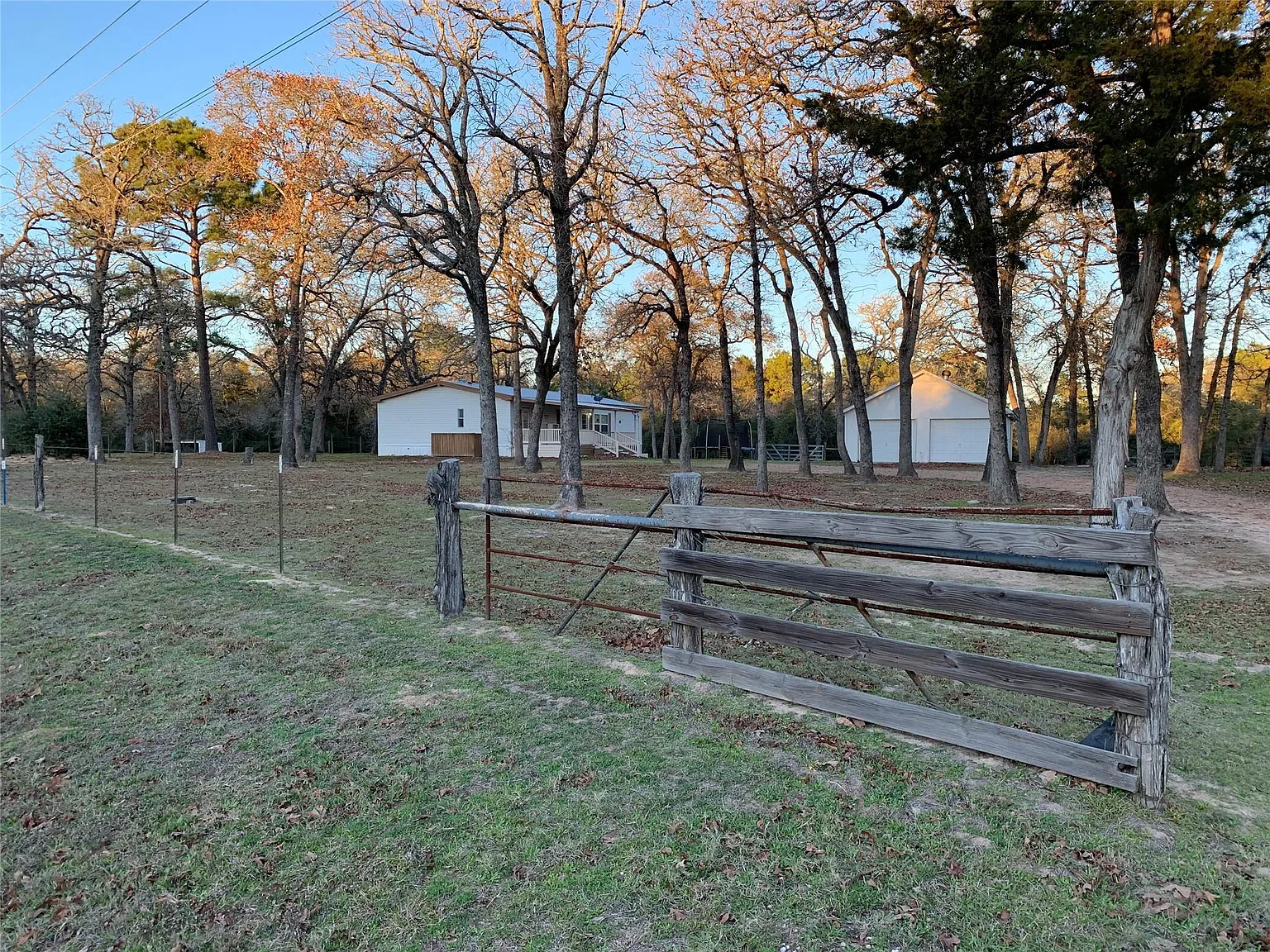 3 bed, 2.0 bath, 1680 sqft, $2,800 — Photo 2