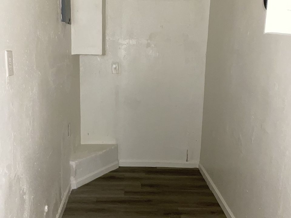1st image of 41054 Acacia Ave