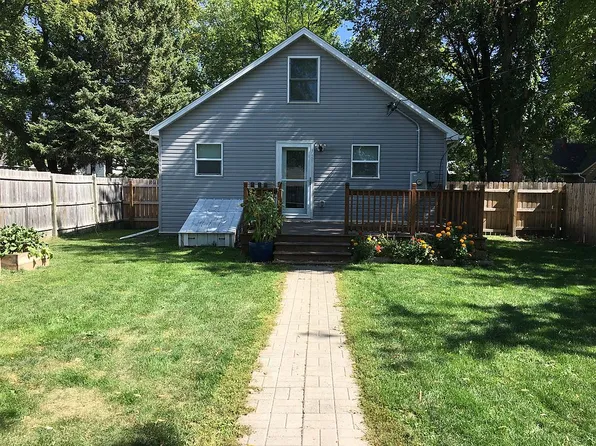720 S 10th St, Grand Forks, ND 58201