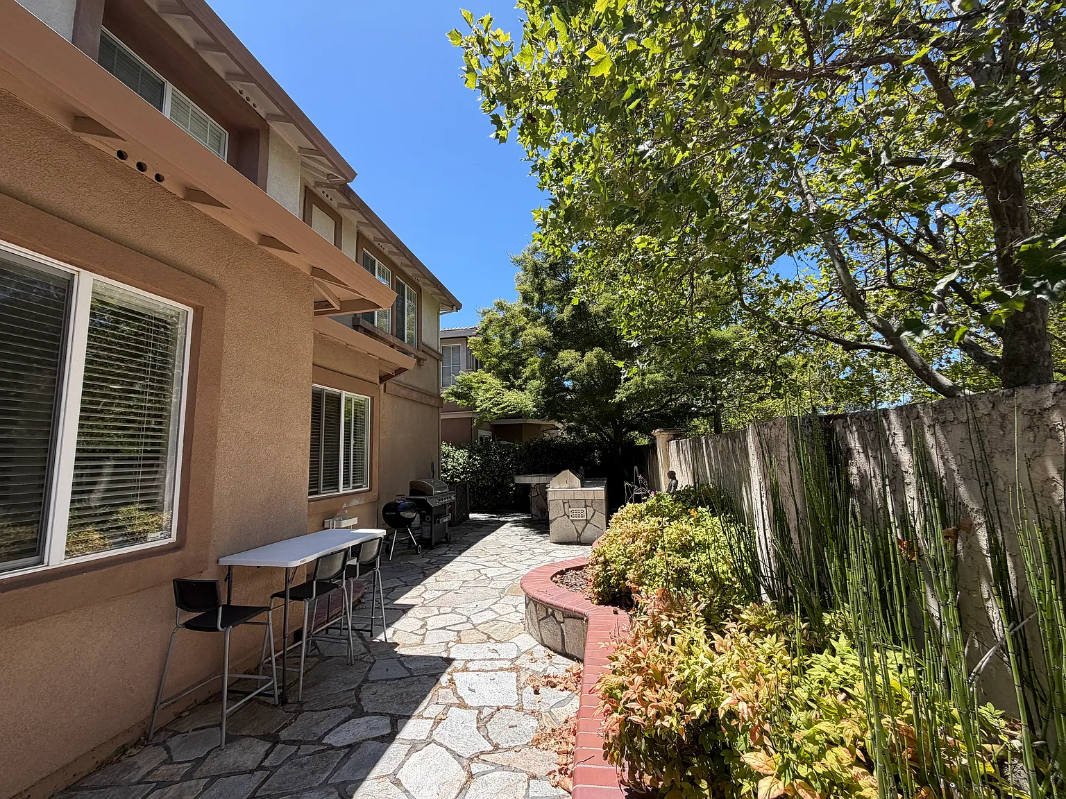 5 bed, 2660 sqft, $5,100 — Photo 4