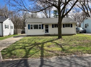 13 Norwood Dr, Normal, IL 61761