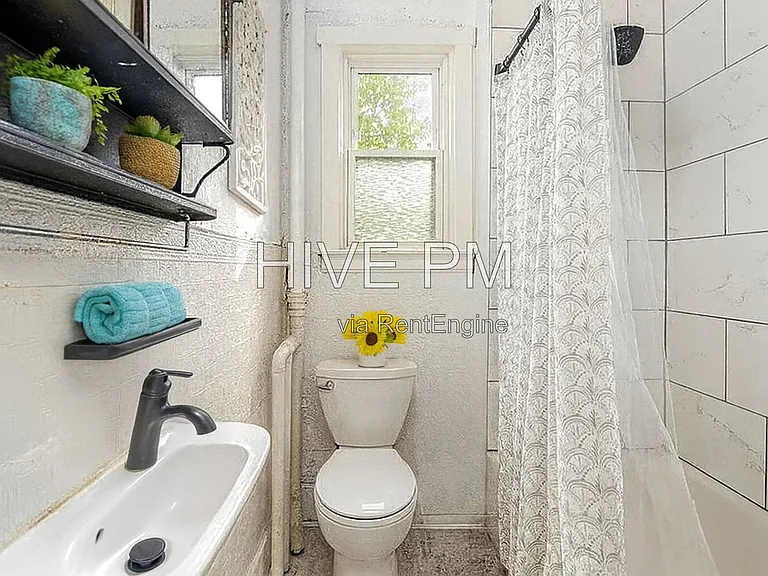907 Columbia St #2 — Photo 16
