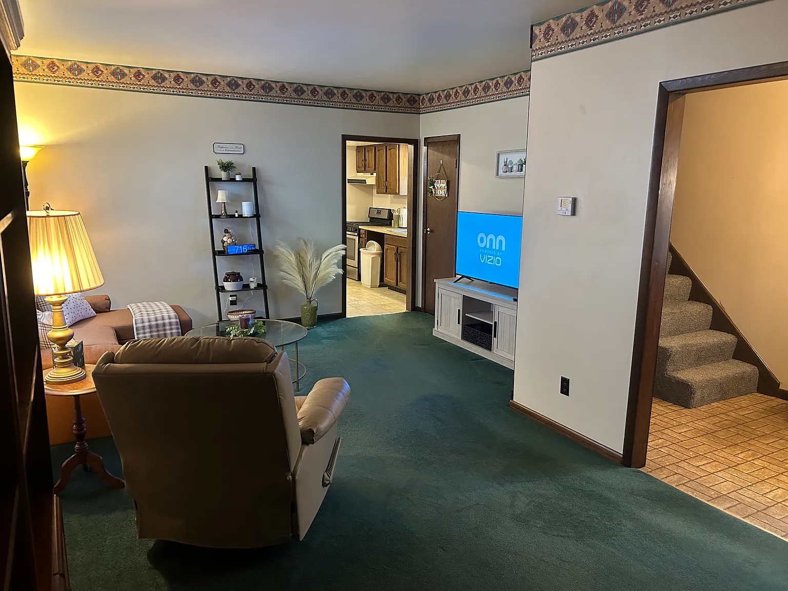 3 bed, 1.5 bath, 1886 sqft, $2,300 — Photo 2