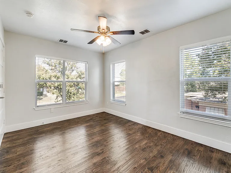 4620 E Side Ave — Photo 7