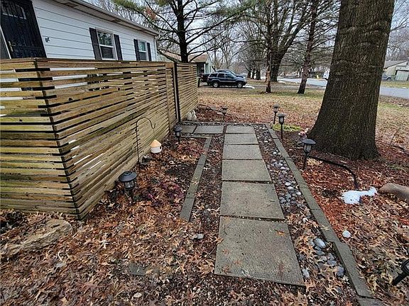 4th image of 17241 S Benton Dr