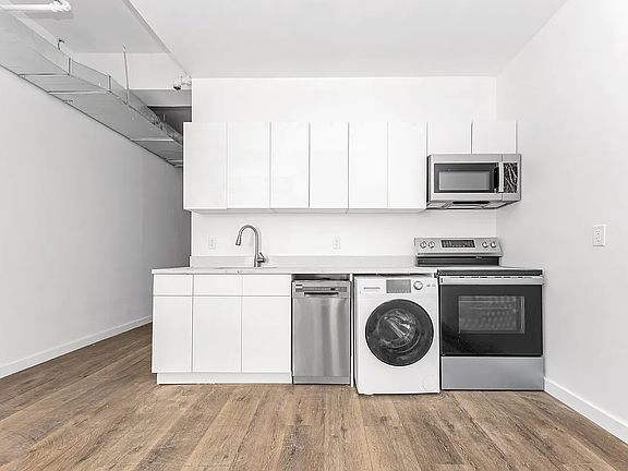 3rd image of 255 W 36th St Suite 1006