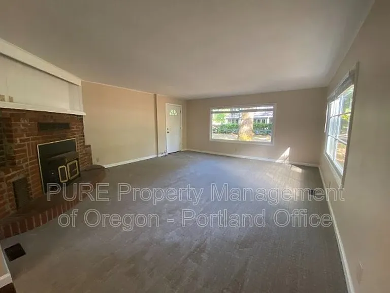 3550 Lake Grove Ave — Photo 8