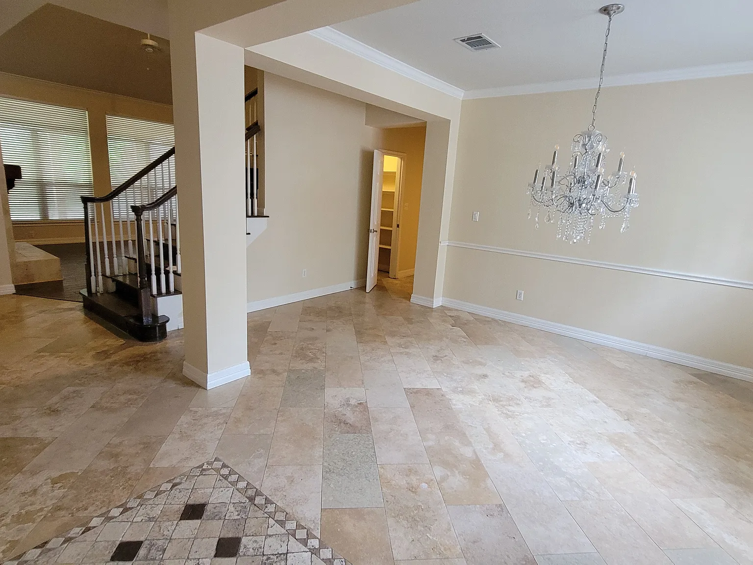 4 bed, 3100 sqft, $3,700 — Photo 4