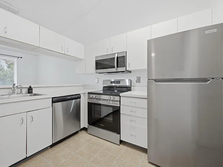 13215 Glenmoor Dr — Photo 7