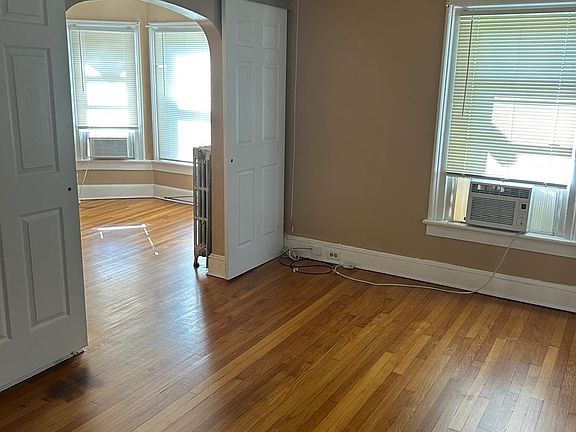 3rd image of 1455 Farmington Ave #2