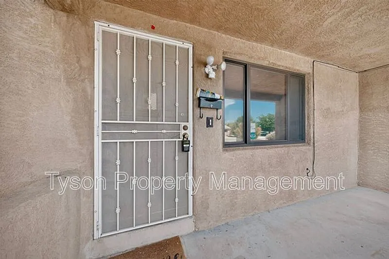 2 bed, 1.0 bath, 806 sqft, $1,695 — Photo 3