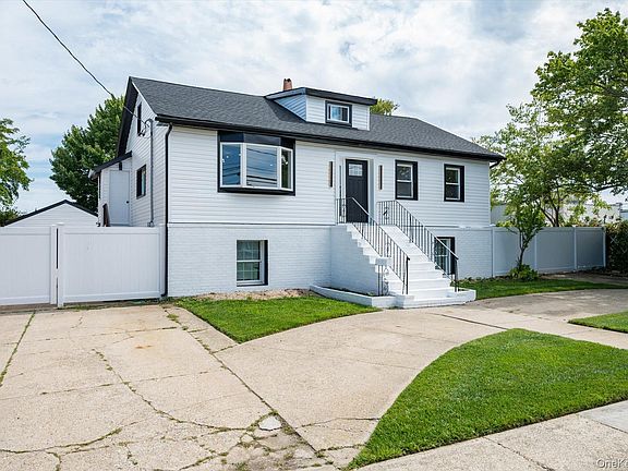 2nd image of 605 S Ocean Avenue