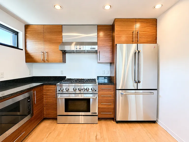 1830 NW Riverscape St #403 — Photo 3
