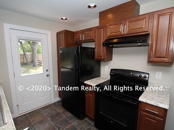 3rd image of 528 N 2nd St #390594588