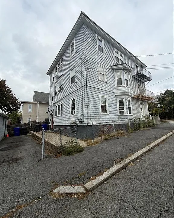 16 Opper St #3