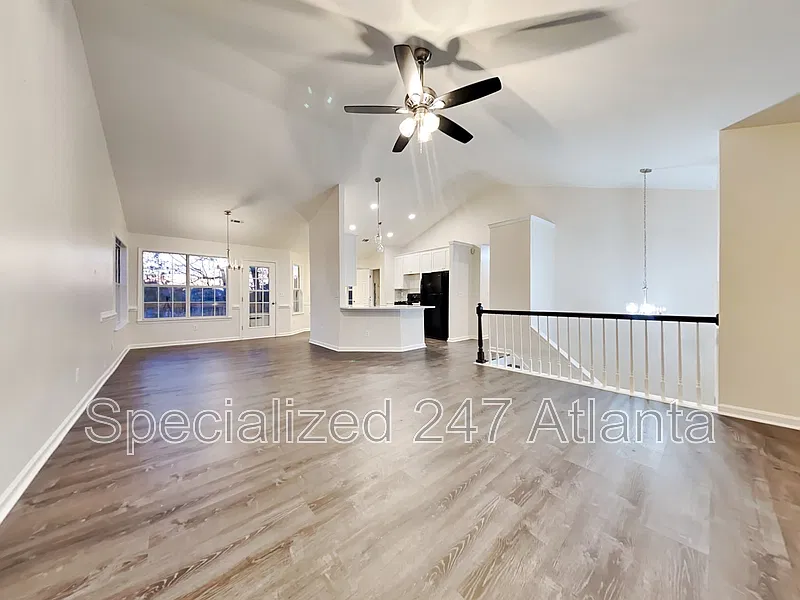 3 bed, 3.0 bath, 2108 sqft, $1,900 — Photo 3