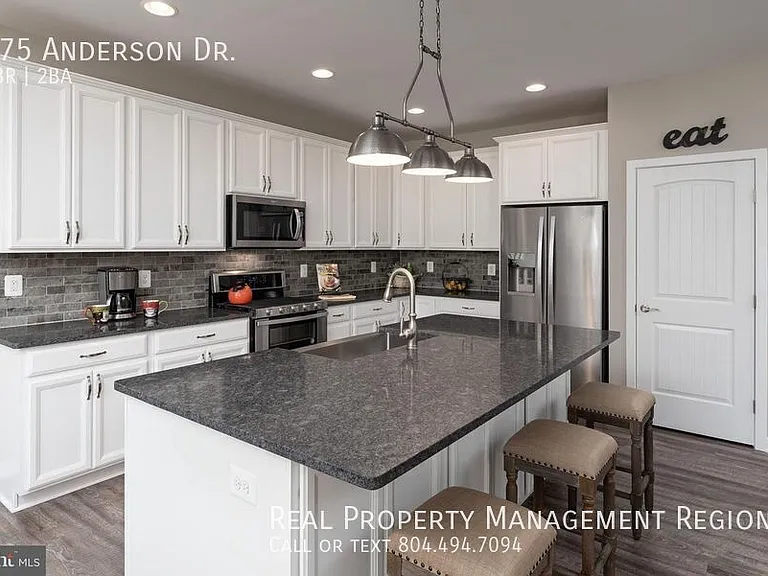 275 Anderson Dr — Photo 3