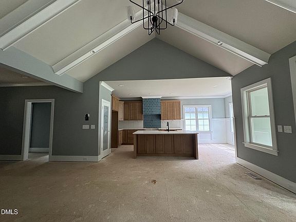 4th image of 935 Lynch Rd