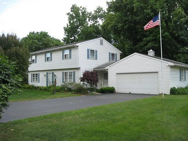 93 Timberlane Dr photo 1