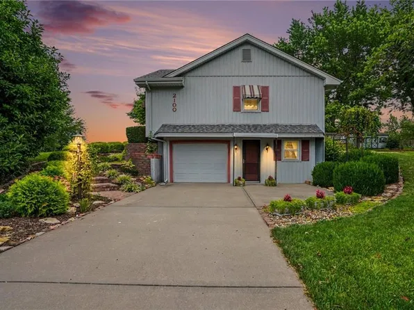 2100 Crescent Dr, Liberty, MO 64068